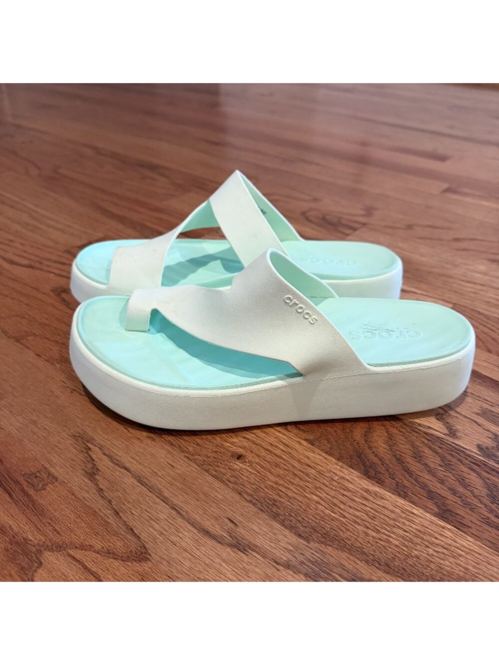 CROCS WOMENS GREEN PLATFORM SANDALS SIZE 10